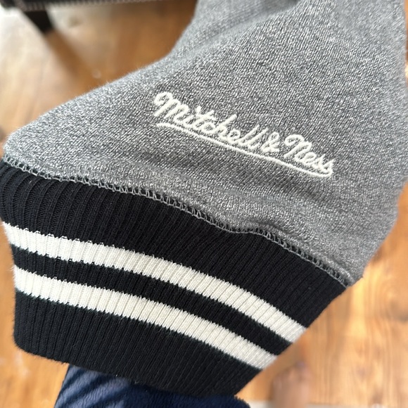 Philadelphia Flyers Grey Mitchell & Ness French Terry Vintage Sweatshirt. - Picture 4 of 6